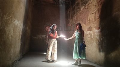 مشهد مهيب.. معبد رمسيس الثالث بالكرنك يشهد ظاهرة شمس الظهيرة لبدء فصل الصيف |صور 