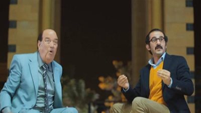 زي أبويا.. أحمد حلمي يتذكر حسن حسني في عيد الأب | فيديو