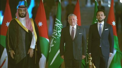 عقب مغادرته مصر.. ولي العهد السعودي يصل الأردن والملك عبد الله في استقباله