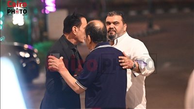 وصول بيومي فؤاد ومحمد حفظي عزاء والد أحمد فتحي