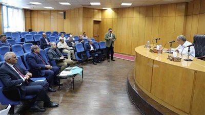 محافظ المنيا يوجه بتشكيل لجنة لدراسة تقنين أوضاع محطات وقود