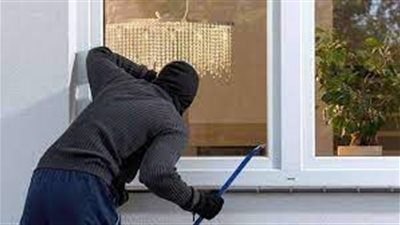 الأمن يكثف البحث عن ملثم اقتحم منزلًا وهدد طفلًا ووالدته بقرية «الزينية» بالأقصر