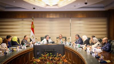 وزيرة البيئة: عرض فيديوهات مصورة عن السياحة البيئية بالمطارات