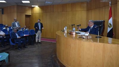 محافظ المنيا يناقش نسب ومعدلات تنفيذ مشروعات المبادرة الرئاسية حياة كريمة