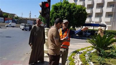 رئيس مدينة الأقصر يتابع التشجير وحملات النظافة بالشوارع