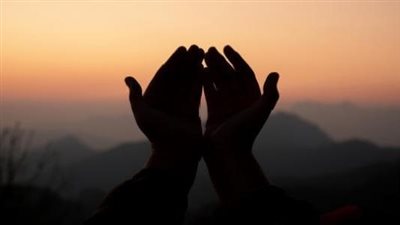 دعاء يوم عرفة للمتوفى أبي.. اللهم أرحمه تحت التراب وآنس وحشته