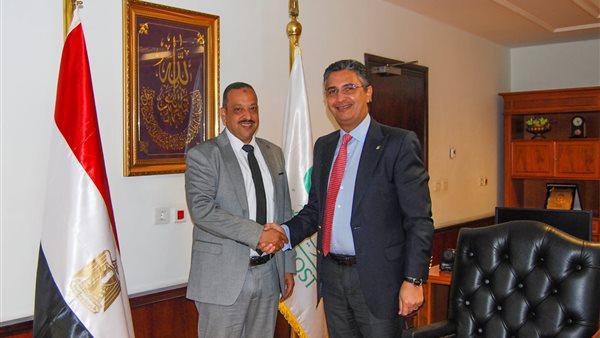 رئيس البريد يلتقي