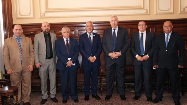 وزير الزراعة والأمين