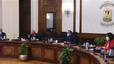رئيس الوزراء يوجه بتوفير المواد الخام المحجرية لسرعة تنفيذ القطار الكهربائي السريع