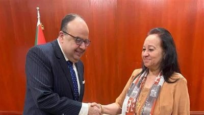 السفير المصري في الخرطوم يلتقي عضوة مجلس السيادة السوداني