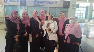 إلهام شاهين تقود الواعظات لتوعية الحجاج بمطار القاهرة الدولي | صور