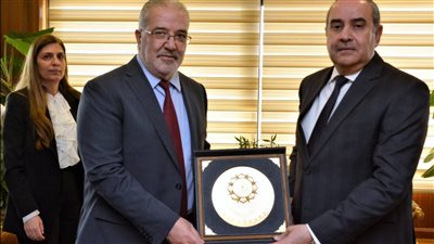 وزير الطيران يبحث مع وزير النقل الفلسطيني تعزيز التعاون في مجال النقل الجوي | صور 