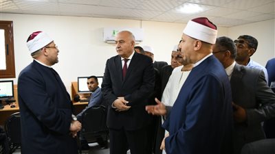 وزير الأوقاف يفتتح أول مركز للدعوة الإلكترونية في الصعيد بمسجد عبد الرحيم القنائي