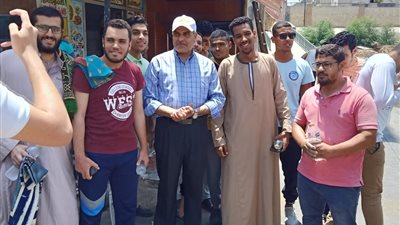 رئيس جامعة الأزهر يتفقد المدينة الجامعية بمدينة نصر ويوزع المياه الباردة على الطلاب 
