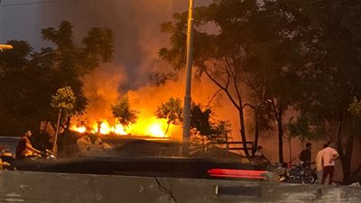 السيطرة على حريق شب في منزل مجاور لمحطة وقود ببنها |صور