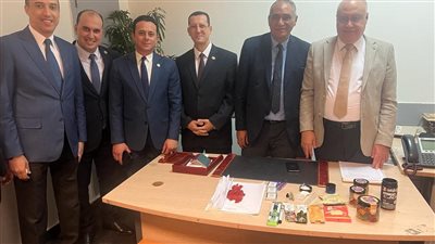 ضبط راكبة بمطار القاهرة بحوزتها كمية مخدرات متنوعة| صور