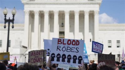 احتجاجات في أمريكا بسبب إلغاء حق الإجهاض | صور 