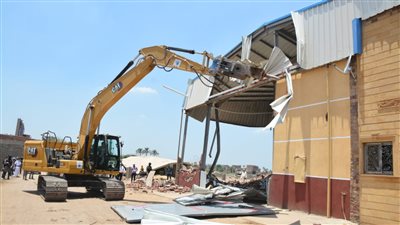 محافظ القليوبية يشن حملة مكبرة لإزالة التعديات على الأرض الزراعية بحوض الزيني بسرياقوس