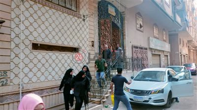 أسرة نيرة أشرف في طريقها لمحكمة جنايات المنصورة استعدادا لجلسة النطق بالحكم