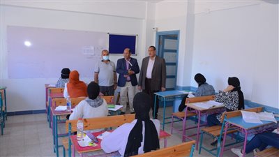 محافظ البحيرة يتفقد لجان امتحانات الثانوية العامة بدمنهور