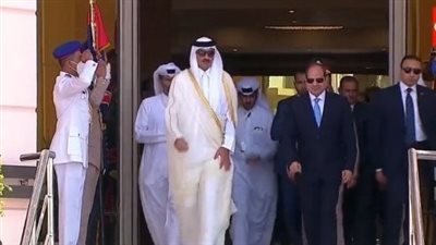 السيسي يودع أمير قطر في ختام زيارته لمصر 