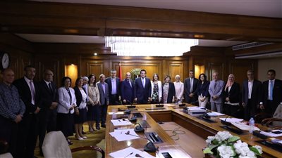 وزير التعليم العالي يوجه بدراسة مظاهر الاستخدام غير الرشيد لوسائل التواصل الاجتماعي