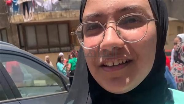 طالبة بالثانوية العامة