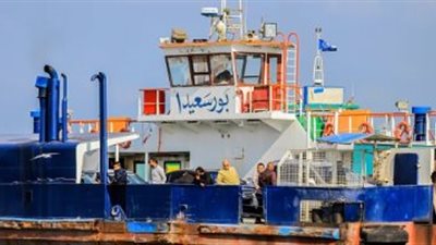 تعرض سائق معدية بورفؤاد للاعتداء داخل كابينة القيادة قبل التصادم بالمرسى وإصابة مواطنين | تفاصيل 