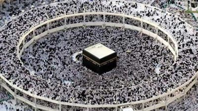 الأزهر للفتوى: يجوز للحاجِّ أن يطوف بالأدوار العلوية حول الكعبة أثناء أداء المناسك