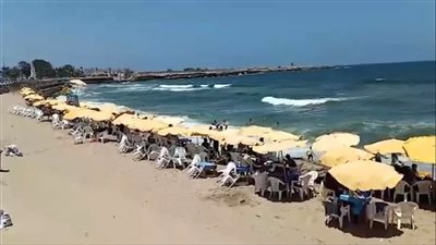 شواطئ الإسكندرية ترفع الرايات الصفراء وسط تحذيرات من ارتفاع الأمواج | بث مباشر