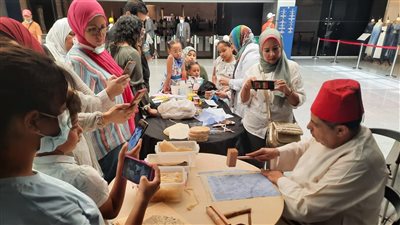 القومي للحضارة ينظم ورشة للأطفال عن صناعة ورق البردي | صور 