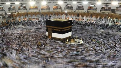 الإفتاء توضح كيفية إتمام الطواف لمن شك في عدد المرات