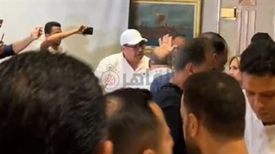 انسحاب هاني شاكر من مؤتمر اعتذار شاكوش بعد مشادة كلامية بين سعيد الأرتيست وعضو في النقابة