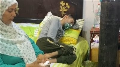 والدة شاب بالدقهلية تستغيث: ابني عاوز زراعة رئة.. وبقالنا سنين بنموت من الحزن | بث مباشر