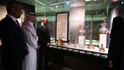يضم 84 قطعة أثرية مصرية.. وفد من السياحة يزور معرض شطر المسجد بالسعودية | صور 