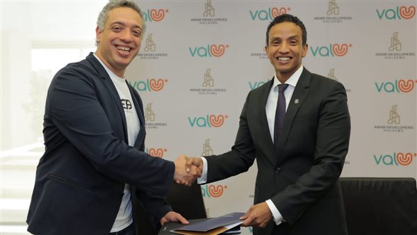 جانب من توقع الإتفاقية