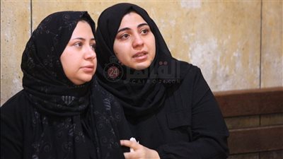 حالتها النفسية سيئة.. الشقيقة الوسطى لـ نيرة أشرف تغيب عن جلسة محاكمة قاتل شقيقتها