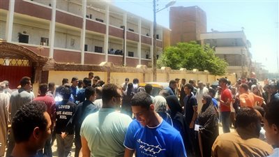 طلاب ثانوية عامة بأسوان عن امتحان اللغة الأجنبية الثانية: في مستوى الطالب المتوسط