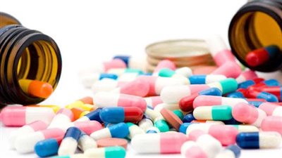 الحبس 7 سنوات وغرامة 2 مليون جنيه.. مشروع قانون بالبرلمان بشأن بائعي الأدوية والأغذية منتهية الصلاحية