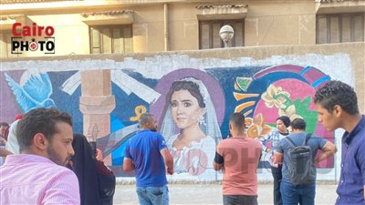 لتخليد ذكراها.. طلاب جامعة المنصورة يرسمون جرافيتي لـ نيرة أشرف في موقع الحادث | بث مباشر