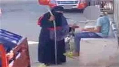 شكوا في صوته ومشيته.. تفاصيل القبض على شخص يرتدي ملابس نسائية أثناء استقطابه طفلا بطنطا 