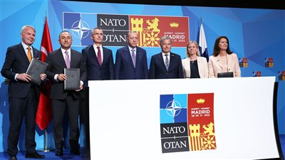 تركيا توقع مذكرة تفاهم ثلاثية مع السويد وفنلندا بشأن عضويتهما في حلف الناتو