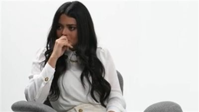 أسماء جلال تبكي خلال حديثها عن والدها: زعلت منه لأنه مات.. وطلبت أنزل قبره عشان أتأكد