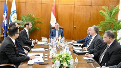 طارق الملا يبحث مع بنك فرنسي تمويل مشروعات ينفذها قطاع البترول في مصر