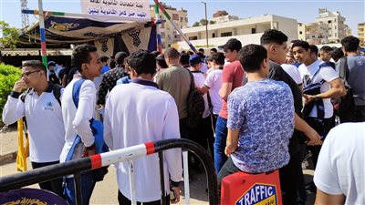 الألمانى والفرنساوى يرسمان السعادة على وجوه طلاب الثانوية العامة بالغردقة| بث مباشر