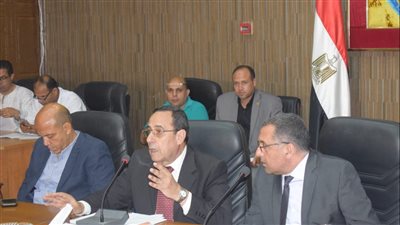 محافظ شمال سيناء يوجه بإزالة أي مخالفات بناء من المهد وفرض هيبة الدولة