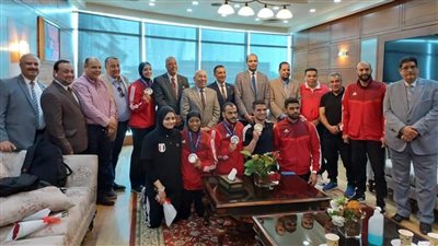 الشباب والرياضة تستقبل بعثة الكاراتيه بالمطار عقب عودتهم من الجزائر