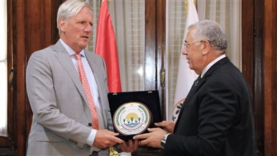 مبعوث هولندا لوزير الزراعة: تعاون مصري هولندي لتعزيز الأمن الغذائي في مؤتمر المناخ المقبل