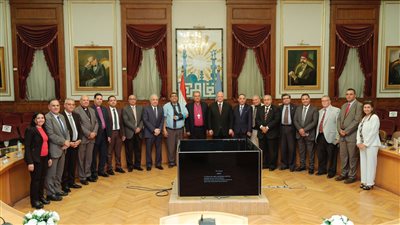 رئيس الإنجيلية لمحافظ القاهرة: نهنئكم ونهنئ المصريين بعيد الأضحى المبارك │ صور