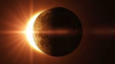 القومي للبحوث الفلكية: إمعان النظر للشمس خلال ظاهرة الكسوف قد يصيب بالعمى.. ولا داعي لتعطيل الدراسة